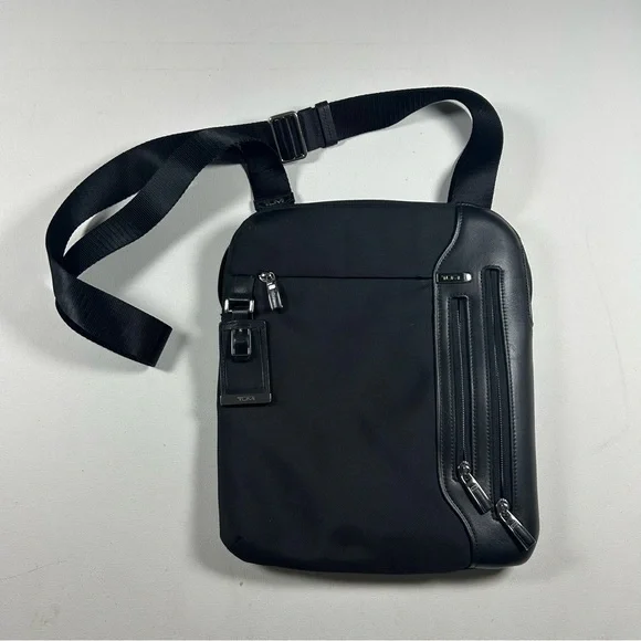 Men’s Tumi Black Arrive Mccarren Crossbody Bag Nylon Leather Zip-Top MSRP $349 - Picture 1 of 7